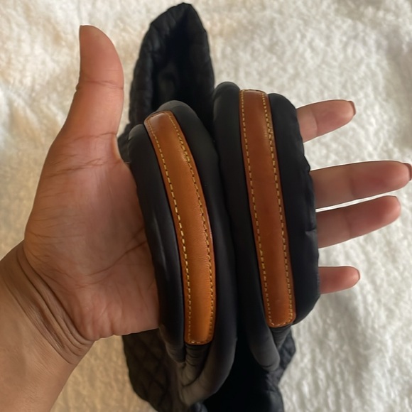 MZ Wallace Women’s, Medium METRO TOTE Quilted Handbag, Black. Like new. - Picture 4 of 5